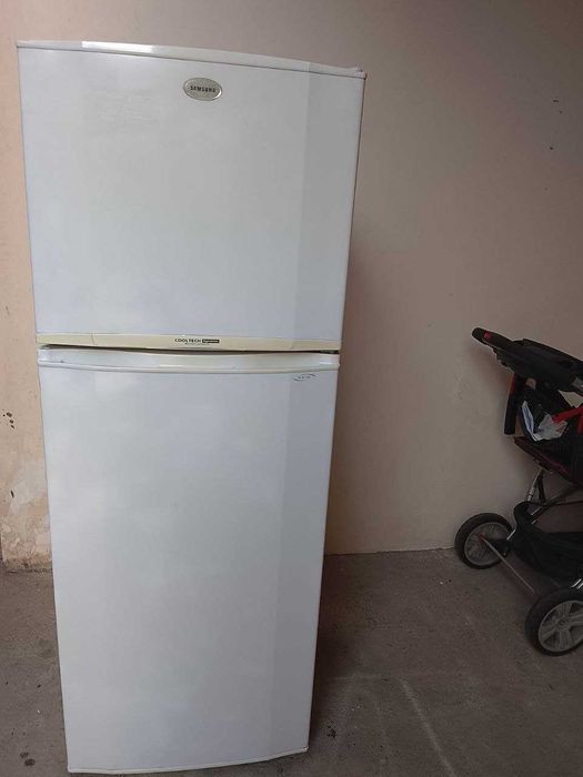 Продается холодильник Samsung двух камерный