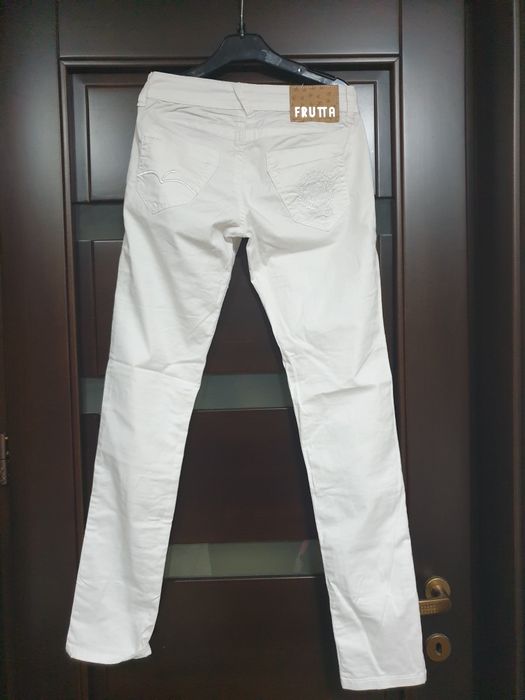 Blugi diferite mărci și modele