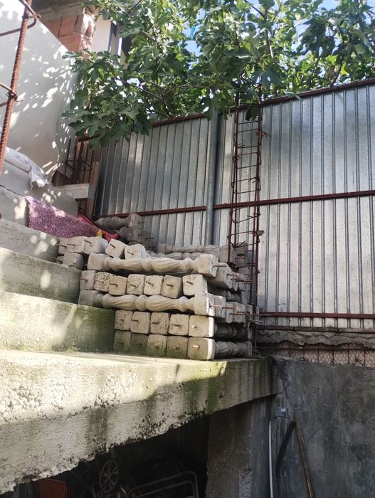 Stalpi pentru balcoane și balustrade din beton