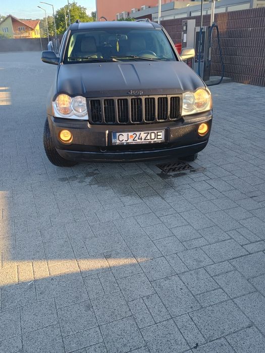 Vând grand cherokee