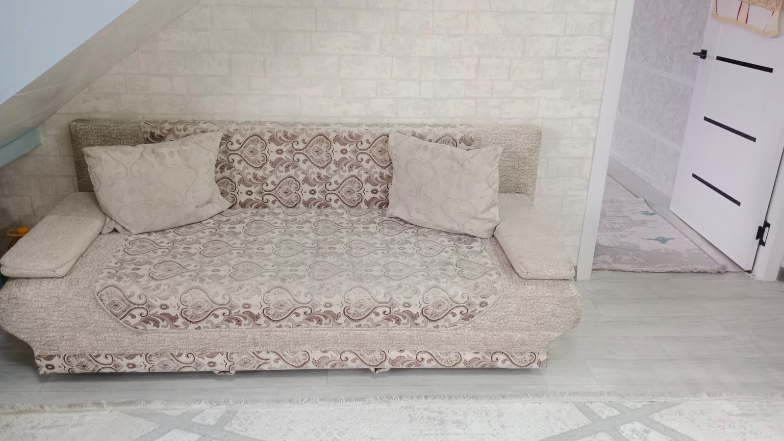 Продам диван хорошим состояние