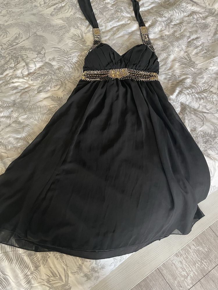 рокля черна