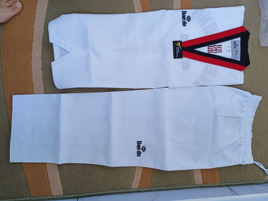 Dobok/kimono nou Daedo Taekwondo 160 cm pt copil 11-14 ani