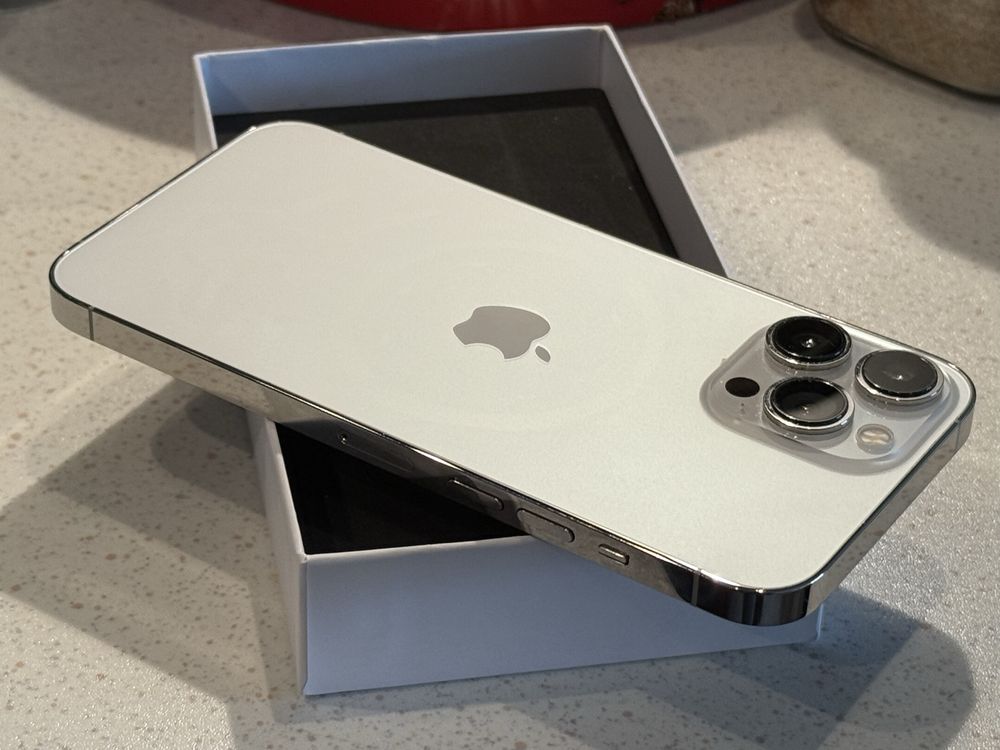iPhone 13 Pro Max 128GB Бял – Като НОВ, 100% Батерия!