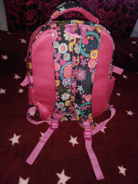 Vând ghiozdan Mesco