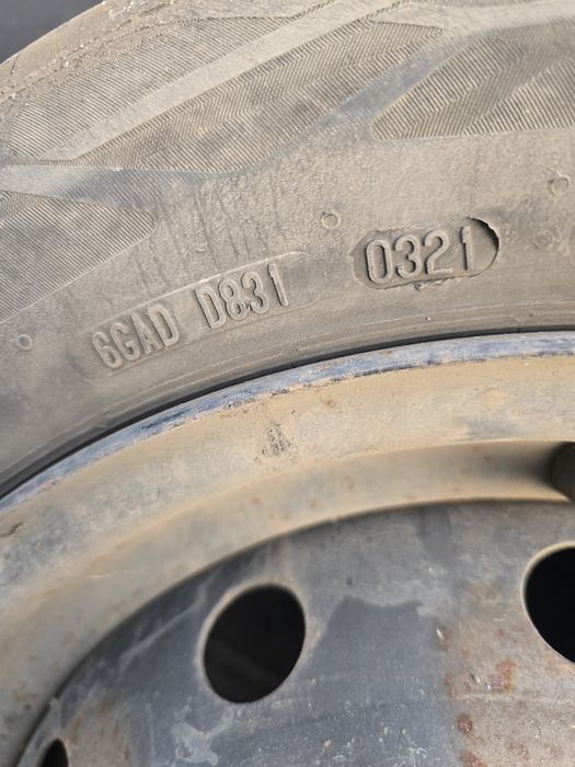 Vând jante plus cauciucuri  de vara Dacia 185/65/R15