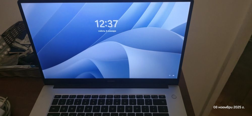 Продавам лаптоп Huawei.