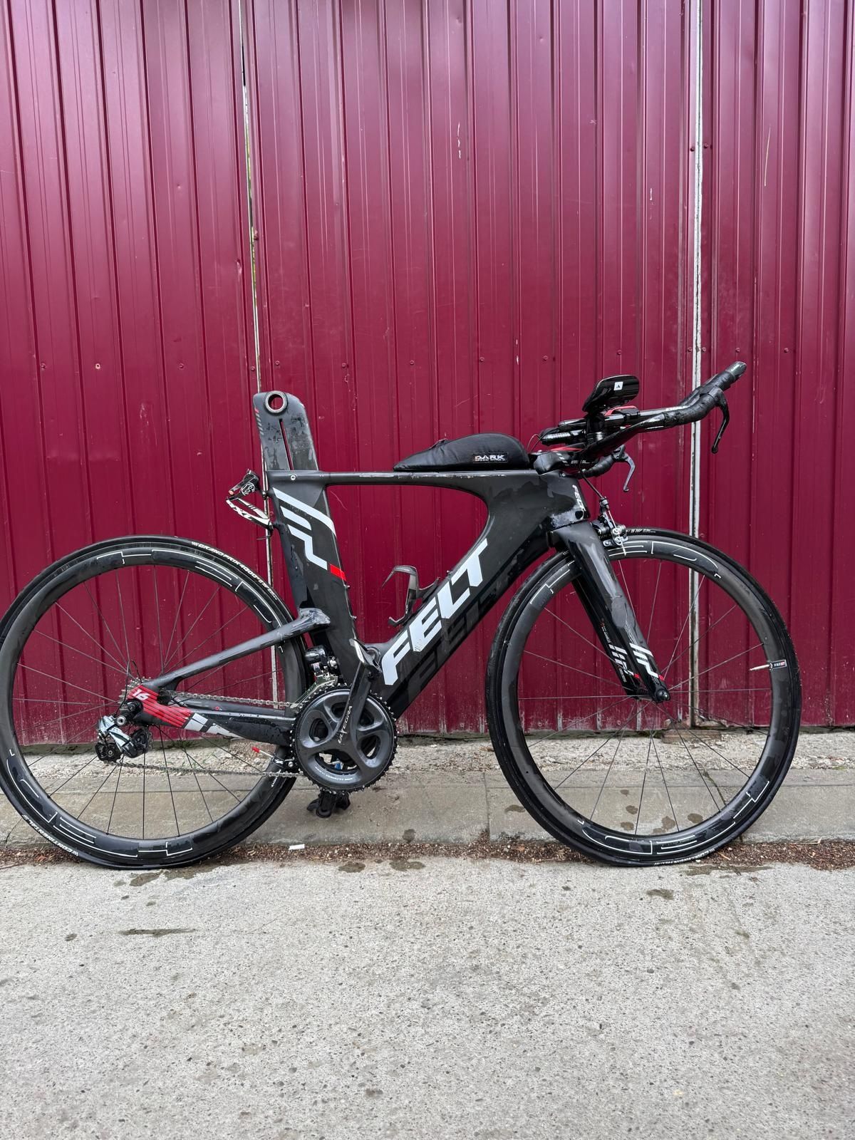 Vând bicicleta pentru TT FELT