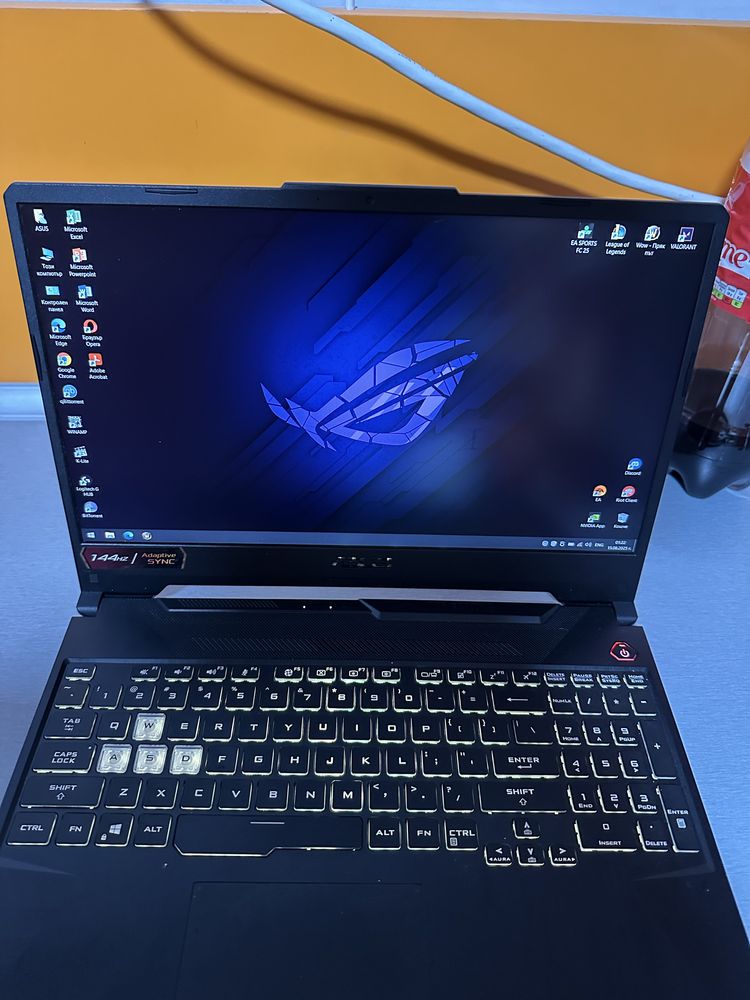 Геймърски лаптоп ASUS