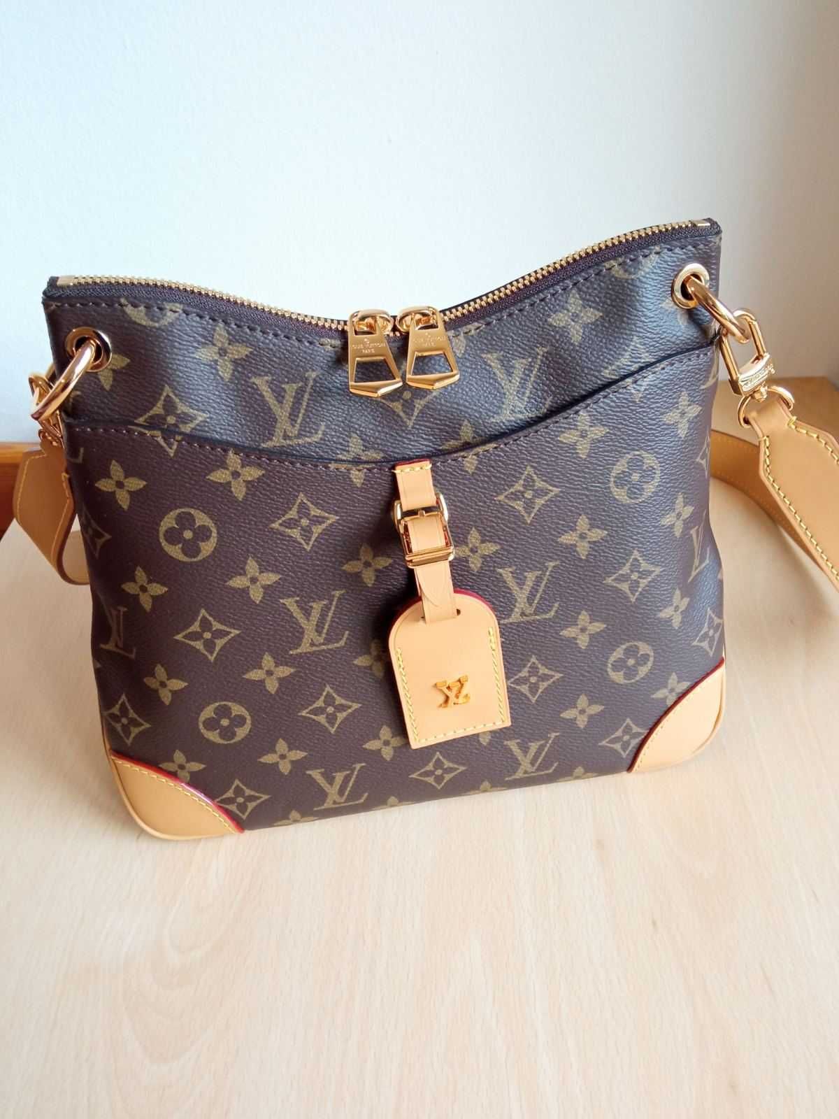Geantă Monogram elegantă și funcțională Louis Vuitton pentru femei