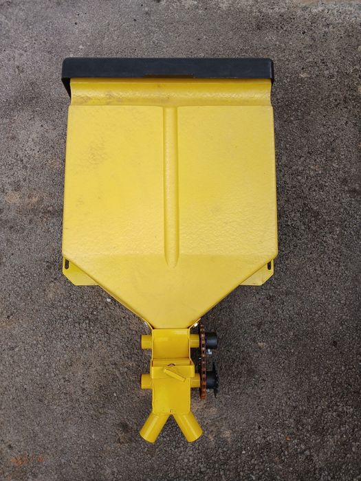 Buncăr fertilizare plantator cartofi, diferite utilaje cu fertilizare.