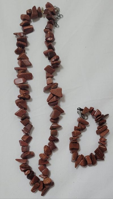 Бусы и браслет из золотого песка