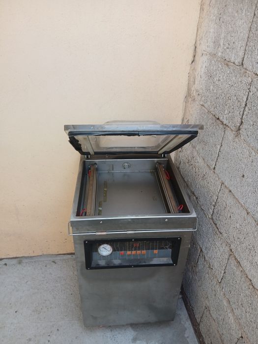 Qurt apparatva qadoqlash uskunasi sotiladi