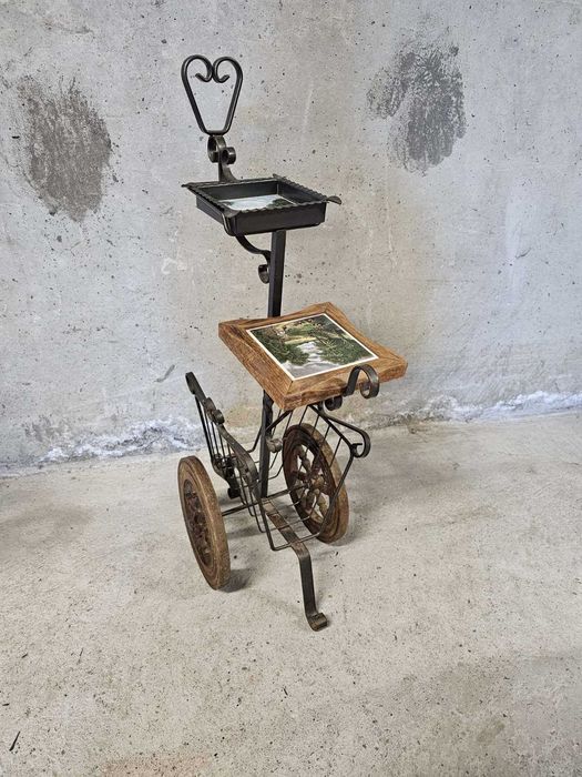 Витрина в стил Рустик с регуриране на рафтовете