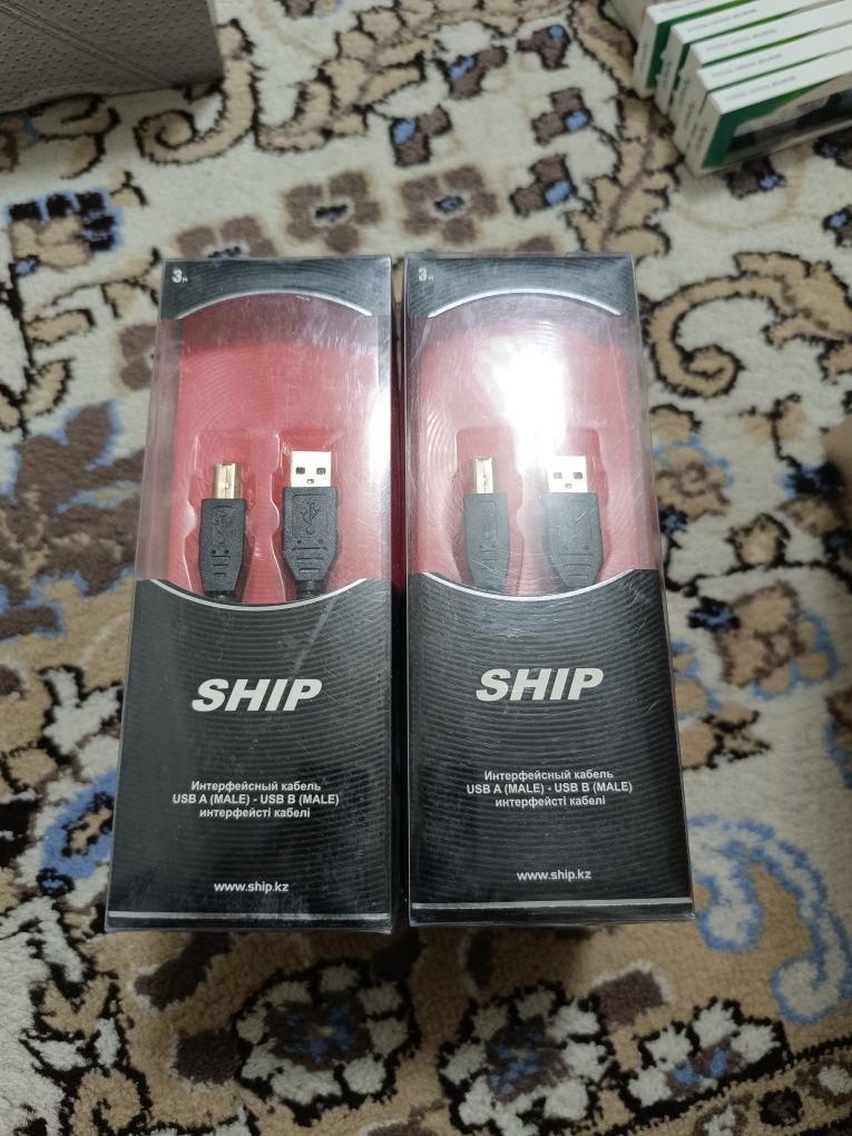 USB Type A-B (ship)