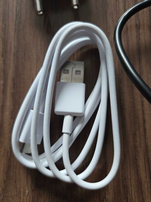 Нови Samsung слушалки зарядно кабел