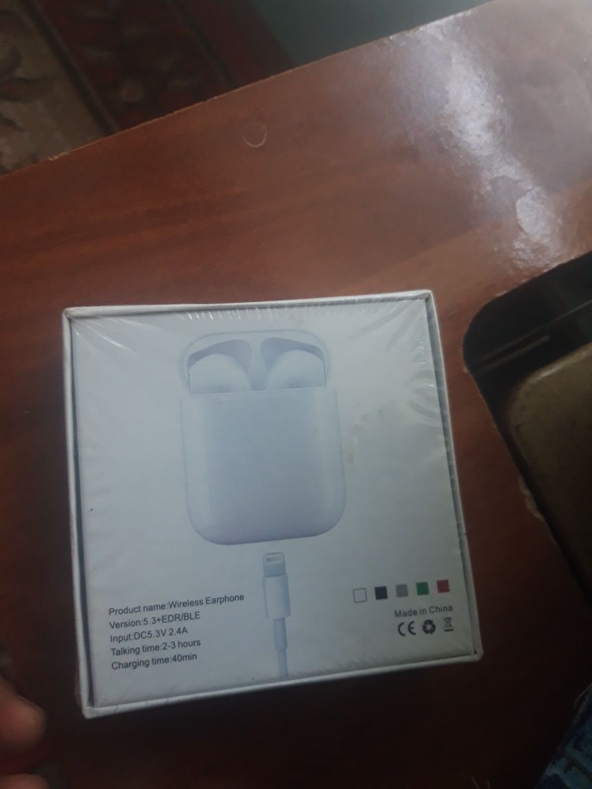 AIRPODS i12 Sotiladi 60ming kami bor tgdan yozing
