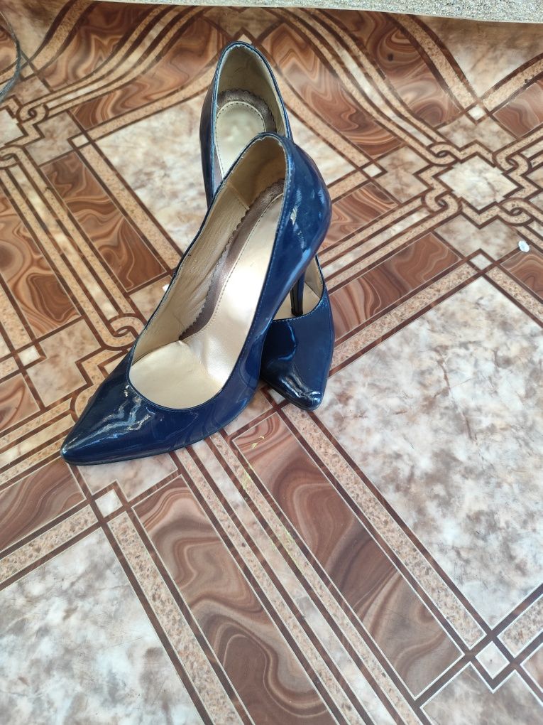 Pantofi stiletto