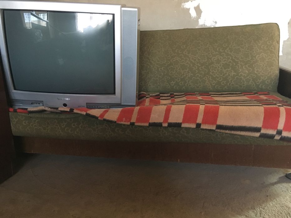 Отдам бесплатно  сервант раскладной диван