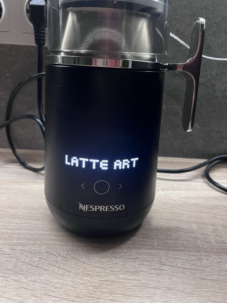 Nespresso Barista. Spuma cremoasa, ca la cafenea!