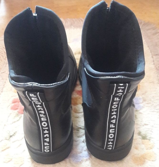 Дамски спортни обувки