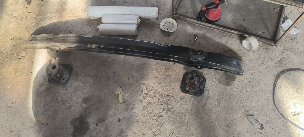 Задна Броня и греда БМВ е61 2005 оригинални