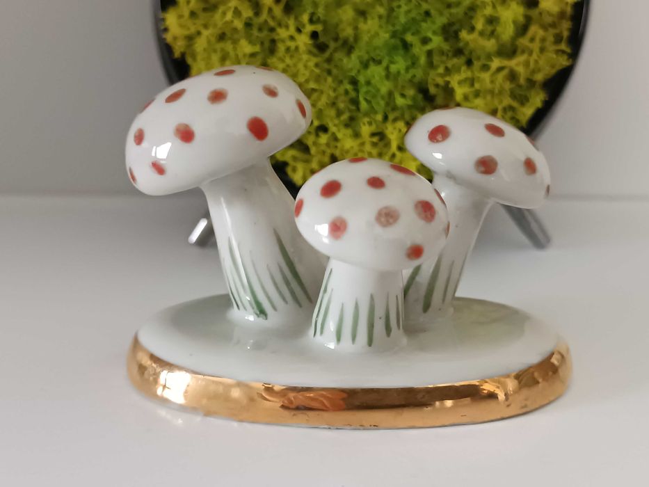 Българска, порцеланова фигурка