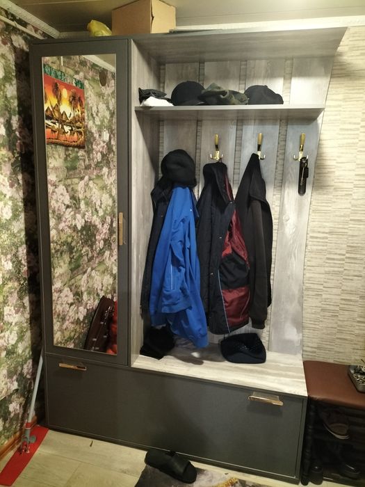 Продам прихожую  мебель