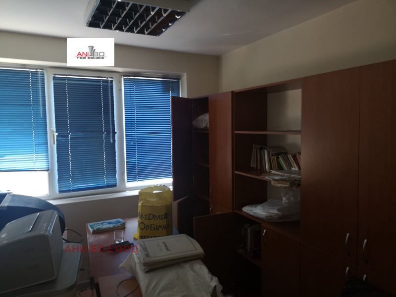Дава се под наем Офис в Варна, Лятно кино Тракия - 40 кв.м за 400 € - Снимка #4