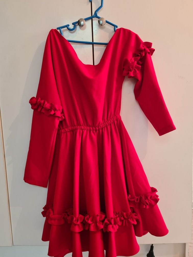 Продам красная платье