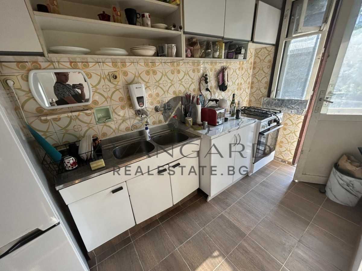 Продава се Четиристаен апартамент в Пловдив, Център - 120 кв.м за 2250 €/кв.м - Снимка #3