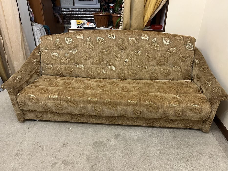 Диван и 2 кресло продаются отлично состояние.