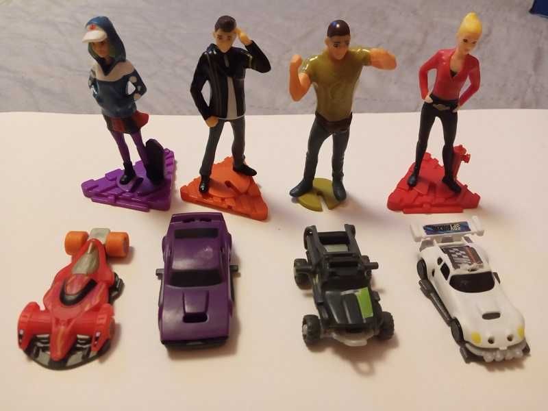 Kinder NATOONS и Jurassic world играчки от шоколадови яйца