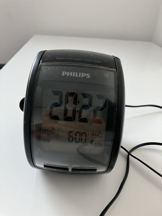 Radio, ceas proiector