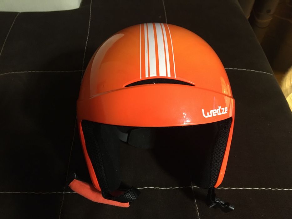 Скиорска каска- почти нова