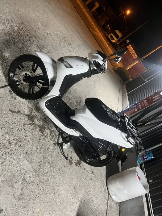 Peugeot 125 Yamaha Honda Piaggio