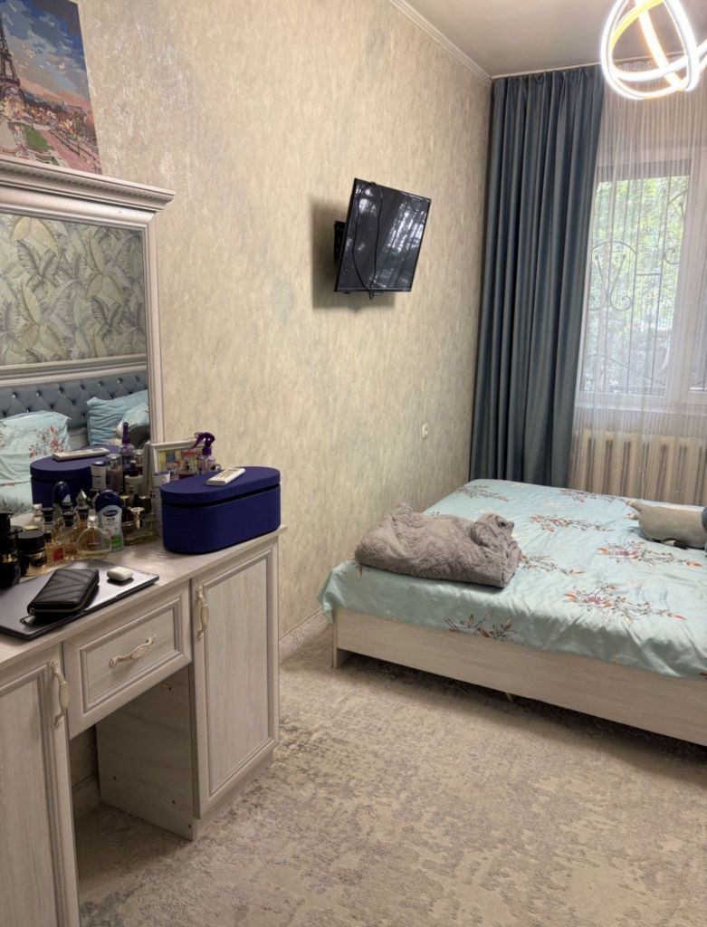 Юнусабад 6 каартал макро 2/1/4 (50²) продаётся квартира