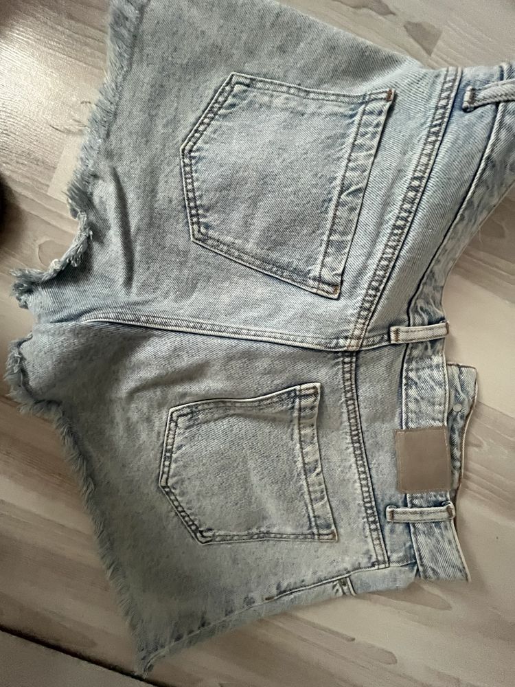 Blugi scurti Pull Bear