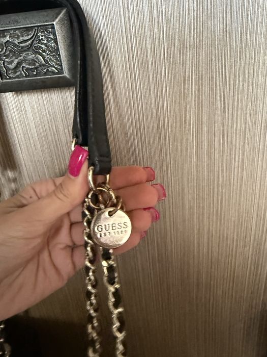 Черна чанта Guess