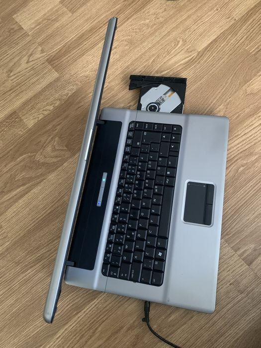 Laptop Hp display 15,4 inch perfect functional cu incarcator.