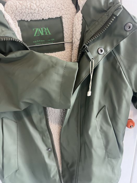 Geaca Zara impermeabila 3 / 4 ani - marimea  104