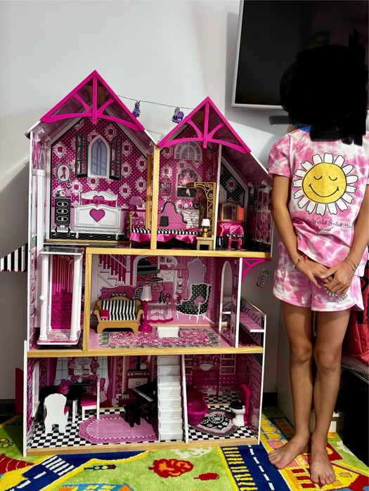 Casuta papusi inaltime 125 cm, lungime 94 cm, latime 32 cm, 16,8 kg