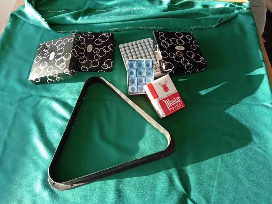 Vând tacuri biliard