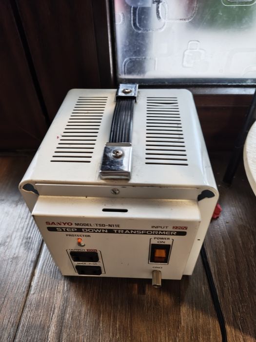 Transformator Sanyo 220V -100V