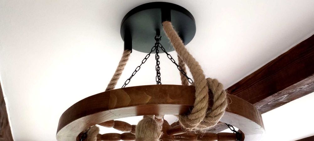 Lustră rustică din lemn și funie – unicat, roată car