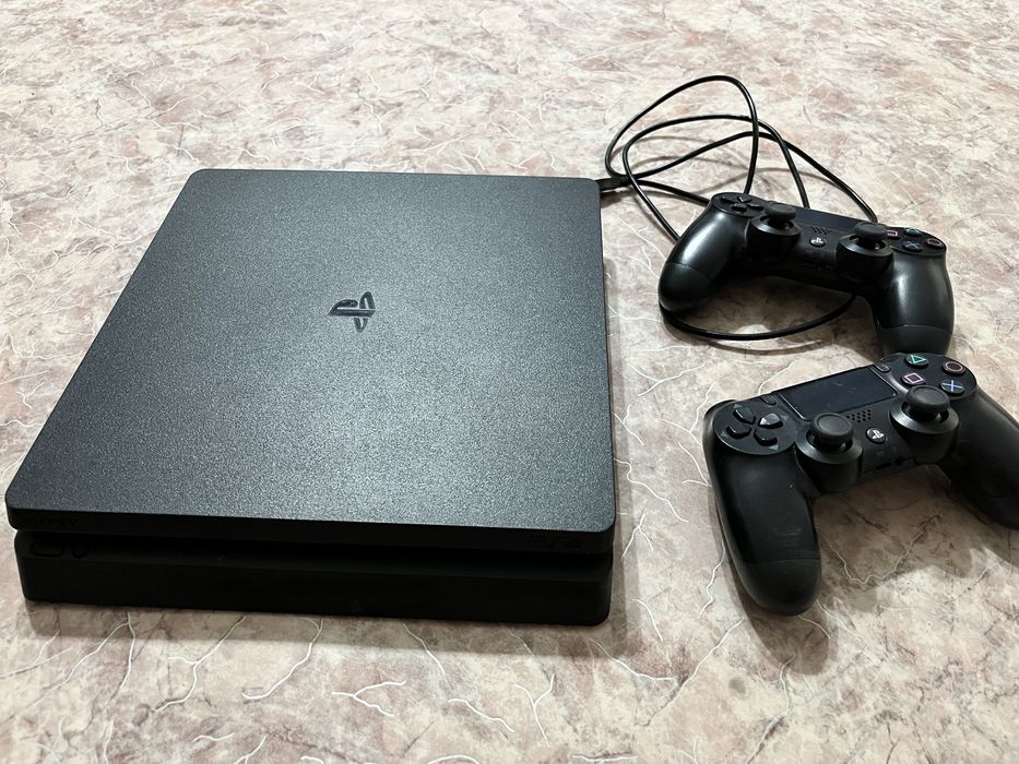 Продам Sony Playstation 4.