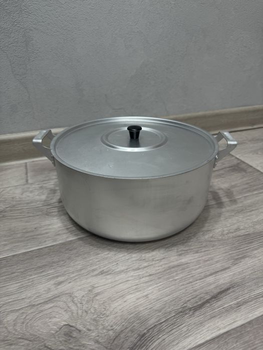 Новая кастрюля ,сковородка ,салатница