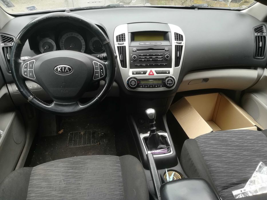 На части Kia Ceed 1.6 CRDI / Киа Сийд ЦРДИ хечбек
