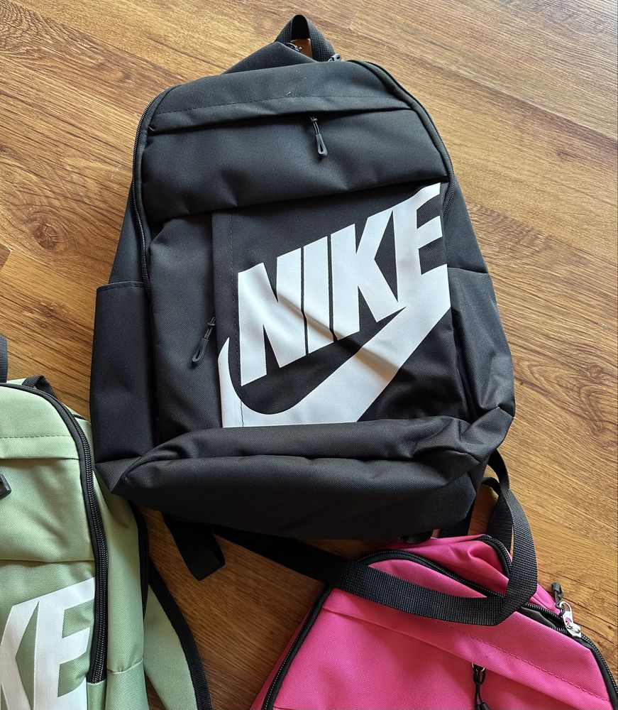 Раници Nike в черно,розово и зелено,подходящи за училище