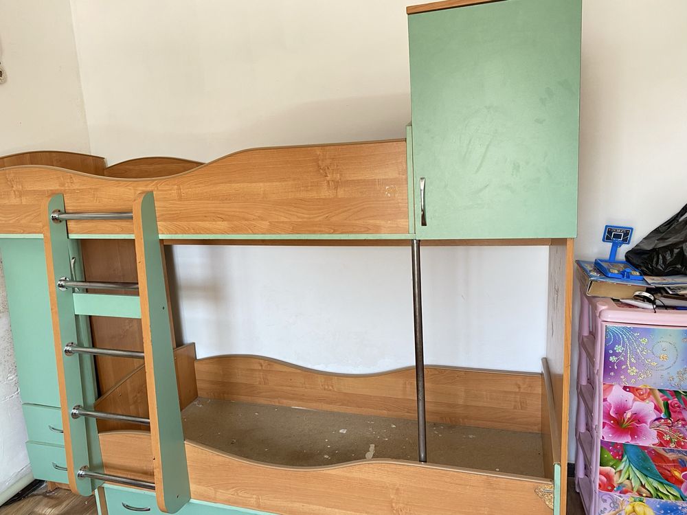 Продам кровать детскую 2х ярусную